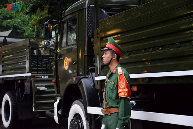 Hình ảnh cỗ linh xa đưa linh cữu Chủ tịch nước Trần Đại Quang về đất Mẹ - Ảnh 11. Hình ảnh cỗ linh xa đưa linh cữu Chủ tịch nước Trần Đại Quang về đất Mẹ - Ảnh 11.