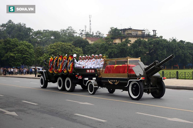 Hành trình linh xa đưa Chủ tịch nước Trần Đại Quang qua các ngõ phố Hà Nội để về quê nhà - Ảnh 15.