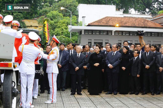 Xe tang đưa linh cữu Chủ tịch nước Trần Đại Quang về quê hương Ninh Bình - Ảnh 47.