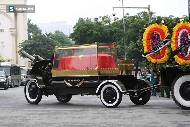 Hành trình linh xa đưa Chủ tịch nước Trần Đại Quang qua các ngõ phố Hà Nội để về quê nhà - Ảnh 19.
