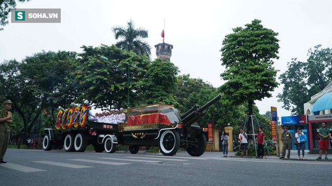 Hành trình linh xa đưa Chủ tịch nước Trần Đại Quang qua các ngõ phố Hà Nội để về quê nhà - Ảnh 20.