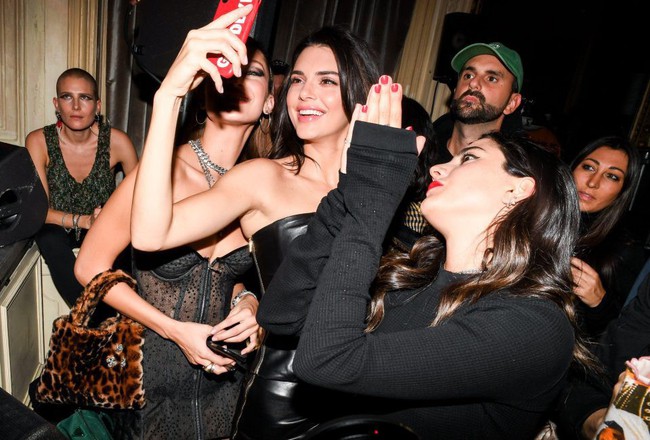 Quá xinh đẹp, Kendall Jenner làm lu mờ cả nhân vật chính Bella Hadid trong đêm tiệc - Ảnh 4.