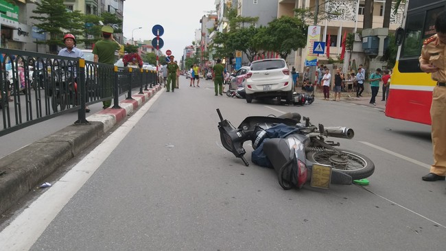 Lời kể của tài xế taxi bị xế hộp đâm trong vụ tai nạn liên hoàn khiến nhiều người nhập viện ở Hà Nội - Ảnh 6.