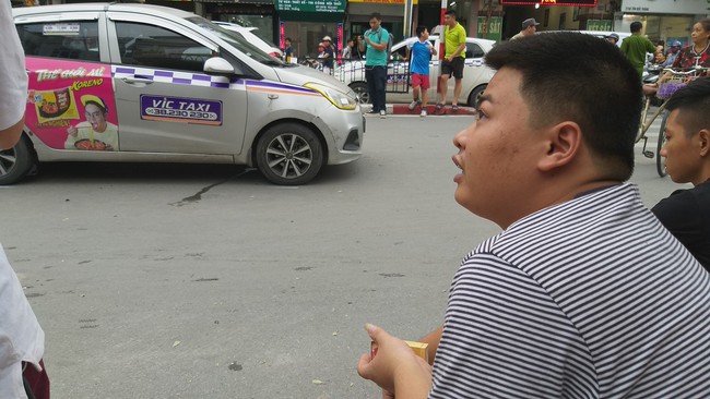 Lời kể của tài xế taxi bị xế hộp đâm trong vụ tai nạn liên hoàn khiến nhiều người nhập viện ở Hà Nội - Ảnh 2.
