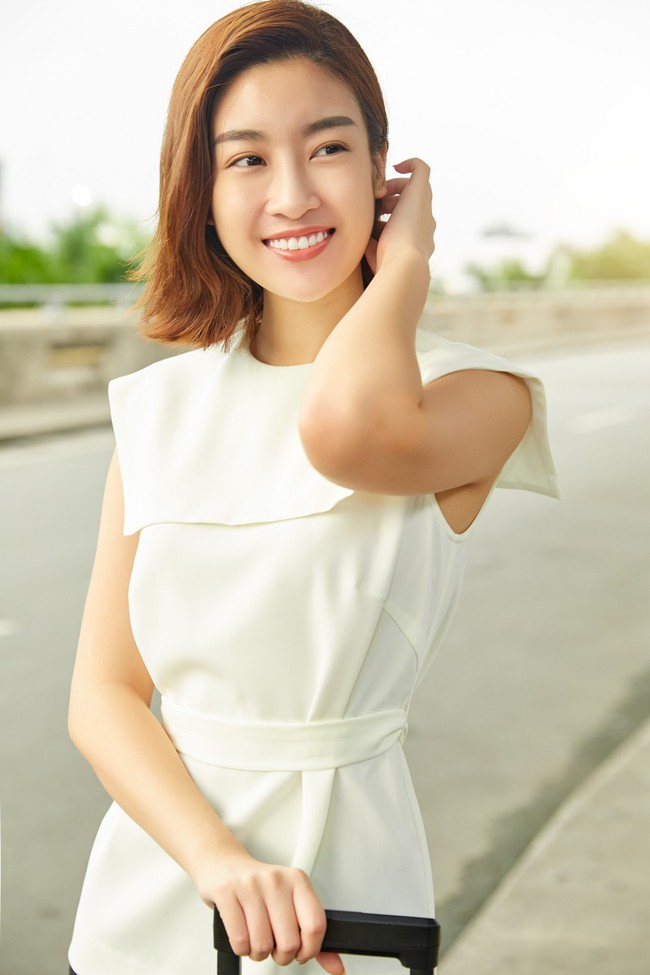 Hoa hậu Đỗ Mỹ Linh khoe mặt mộc, nhí nhảnh hết cỡ với Phương Ly  - Ảnh 1.