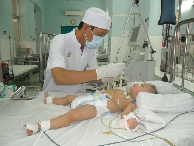 Trẻ bị tay chân miệng trở nặng vì chủng vi rút nguy hiểm tái xuất hiện - Ảnh 3.