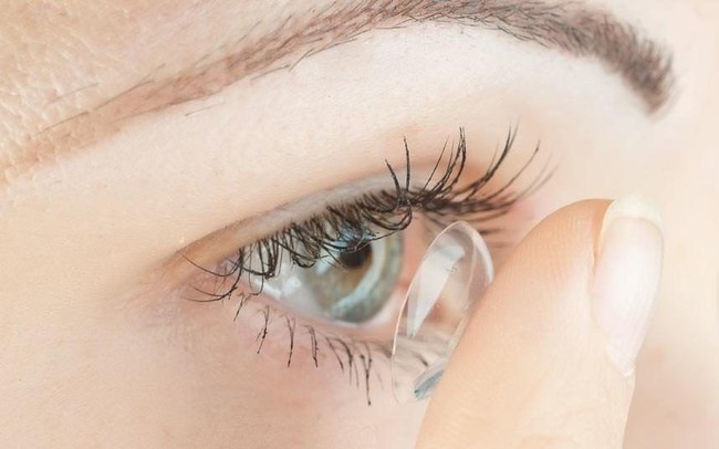 Mắt đột nhiên đỏ ngầu có thể là do 4 nguyên nhân sức khỏe mà bạn không ngờ đến - Ảnh 2.