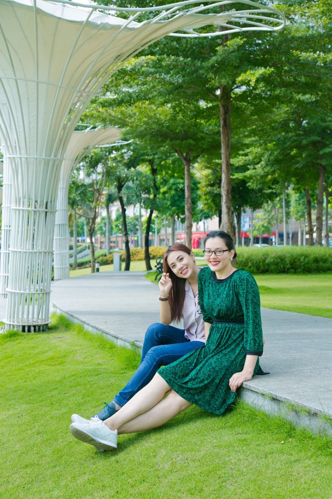 Miko Lan Trinh giản dị với chuyến đi từ thiện cùng Hoa hậu nhân ái Mrs Brunei - Ảnh 3.