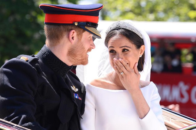 Hoàng tử Harry đã tặng Công nương Meghan một món quà lãng mạn và ý nghĩa hơn cả nhẫn kim cương trước ngày họ công khai mối quan hệ - Ảnh 3.