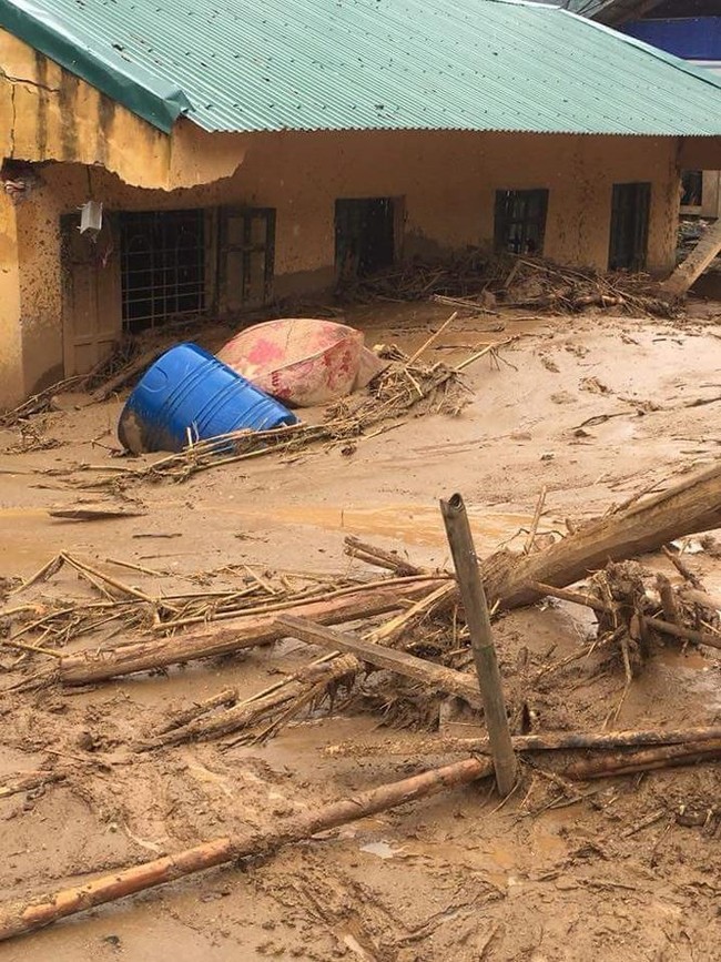 Hình ảnh mưa lũ tàn phá khủng khiếp ở Mường Lát - Ảnh 1.