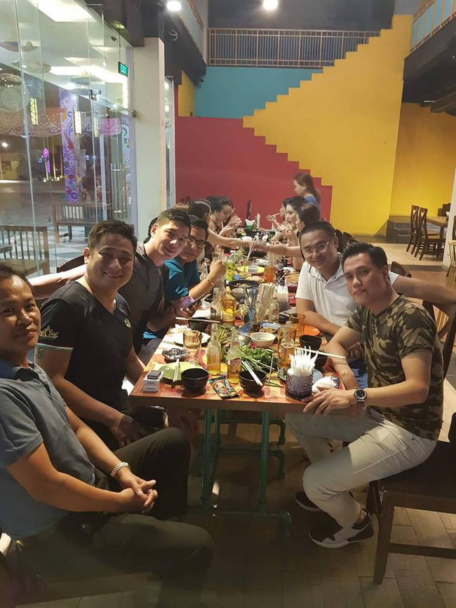 Cuộc gặp gỡ thú vị giữa Minh Tiệp - Bình Minh - Việt Anh cùng các cô vợ xinh đẹp khiến người hâm mộ xôn xao - Ảnh 1. Cuộc gặp gỡ thú vị giữa Minh Tiệp - Bình Minh - Việt Anh cùng các cô vợ xinh đẹp khiến người hâm mộ xôn xao - Ảnh 1.