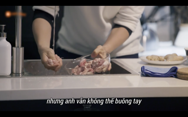 Chung Hán Lương lại khiến chị em rụng tim vì màn vào bếp nấu ăn cho bạn gái tẩm bổ - Ảnh 7.