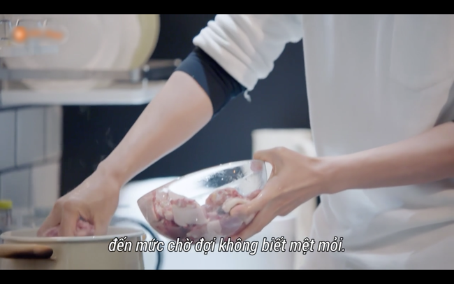 Chung Hán Lương lại khiến chị em rụng tim vì màn vào bếp nấu ăn cho bạn gái tẩm bổ - Ảnh 5.