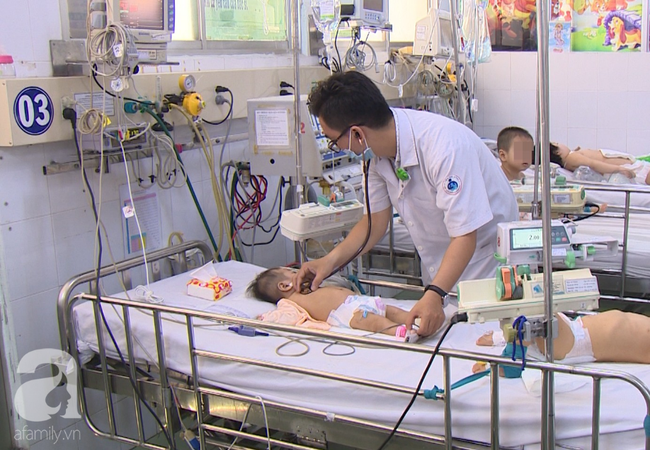 Chưa hết lo dịch tay chân miệng, hàng loạt bà mẹ ở Đồng Nai đã “hại con” mắc bệnh sởi nặng vì quên tiêm vắc xin - Ảnh 5.