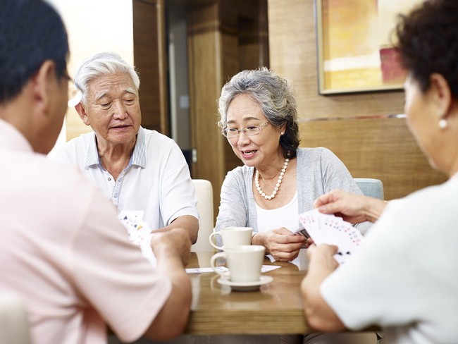 Cả nhà ra đây mà xem: Già chống gậy đi còn khó mà vẫn hăng hái đến họp lớp - chuyện chỉ có ở Trung Quốc - Ảnh 5.