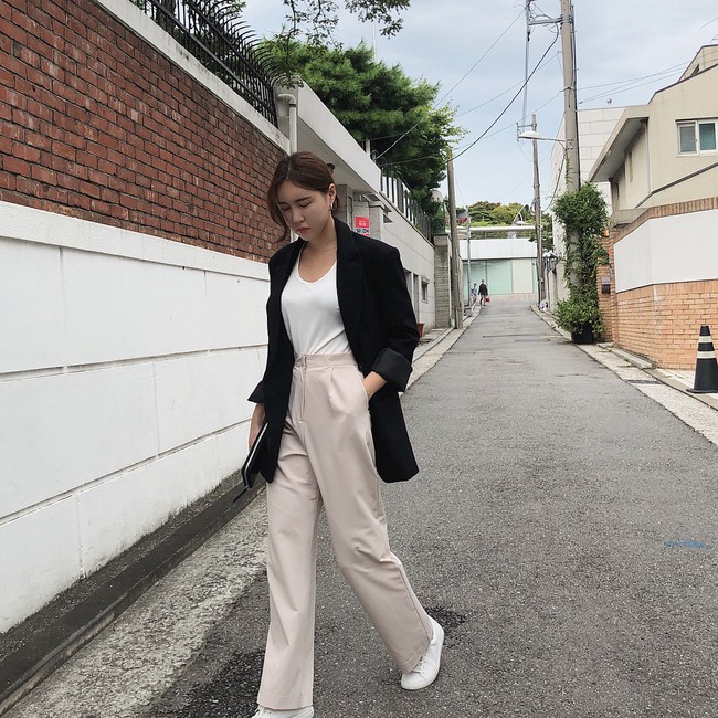 Street style Châu Á: 15 bộ đồ tuần này rất đáng để bạn học tập cho mùa thu cận kề - Ảnh 4. Street style Châu Á: 15 bộ đồ tuần này rất đáng để bạn học tập cho mùa thu cận kề - Ảnh 4.