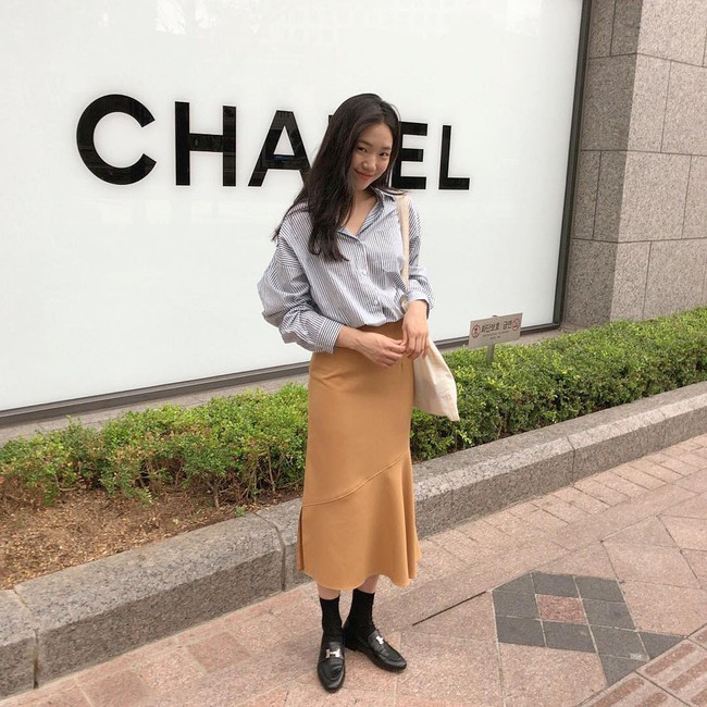 Street style Châu Á: 15 bộ đồ tuần này rất đáng để bạn học tập cho mùa thu cận kề  - Ảnh 10.