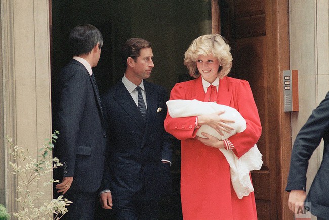 Lần đầu tiết lộ việc Hoàng tử Harry vừa chào đời, trái tim Công nương Diana đã bị bóp nghẹt vì câu nói phũ phàng của Thái tử Charles  - Ảnh 1.