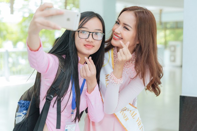 Hoa hậu Ngọc Châu về thăm trường cũ sau khi đăng quang Miss Supranational - Ảnh 8.