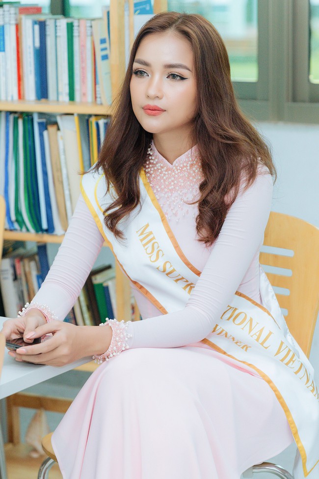 Hoa hậu Ngọc Châu về thăm trường cũ sau khi đăng quang Miss Supranational - Ảnh 9.