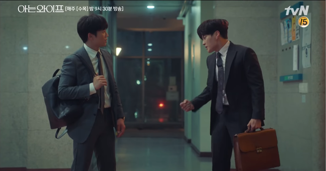 Ji Sung bị bạn bè bỏ rơi, anh em từ mặt chỉ vì dám giật bồ của bạn - Ảnh 2. Ji Sung bị bạn bè bỏ rơi, anh em từ mặt chỉ vì dám giật bồ của bạn - Ảnh 2.