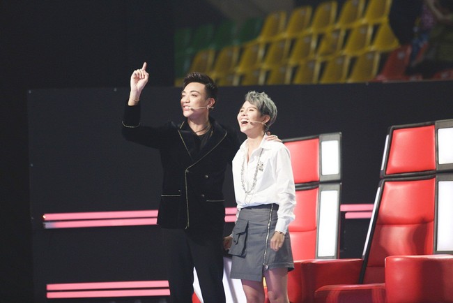 Ngồi ghế nóng The Voice Kids, Bảo Anh bị ức hiếp đến mức phải năn nỉ xin được nói - Ảnh 7. Ngồi ghế nóng The Voice Kids, Bảo Anh bị ức hiếp đến mức phải năn nỉ xin được nói - Ảnh 7.