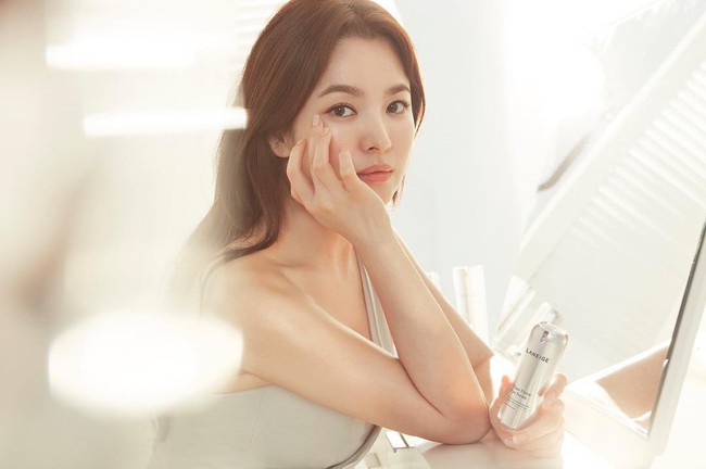 Đằng sau những tin đồn oái oăm nhất Kbiz: Song Hye Kyo làm gái bao, Son Ye Jin yêu đồng tính tay ba? - Ảnh 3.