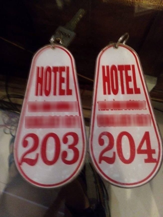 Gặp người yêu thân mật cùng người khác, chàng trai chỉ im lặng còn cư dân mạng lại phẫn nộ khi biết địa điểm hội ngộ - Ảnh 2.