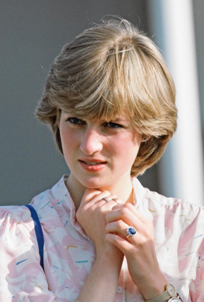 Là biểu tượng thời trang của mọi thời đại nhưng Công nương Diana đeo 2 chiếc đồng hồ 1 tay, hóa ra lý do thật sự lại ngọt ngào vậy - Ảnh 2.