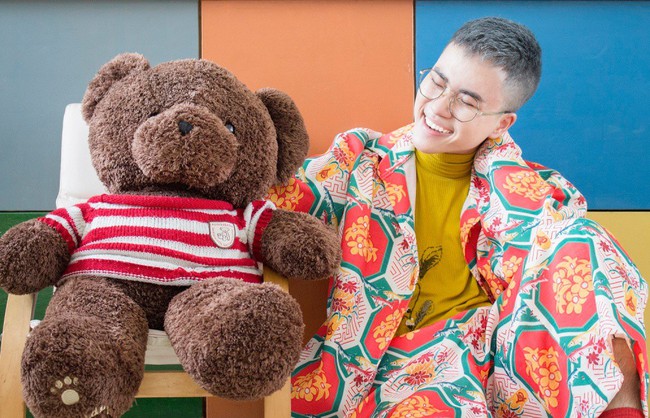 Sau 23 năm, Lê Thiện Hiếu lấy cảm hứng trong lần đầu xuất ngoại viết nên ca khúc mới - Ảnh 10. Sau 23 năm, Lê Thiện Hiếu lấy cảm hứng trong lần đầu xuất ngoại viết nên ca khúc mới - Ảnh 10.
