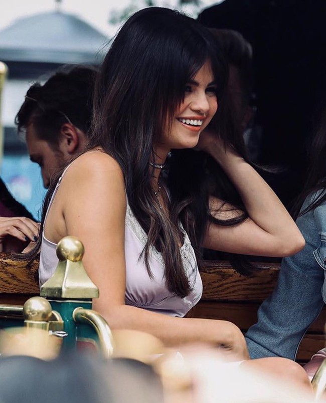 Loạt ảnh xinh ngất ngây của Selena Gomez chứng minh: Con gái đẹp nhất khi không thuộc về ai cả! - Ảnh 3.
