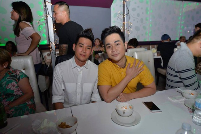 Phùng Ngọc Huy bất ngờ xuất hiện trong đêm nhạc ủng hộ Mai Phương tại Mỹ - Ảnh 3.