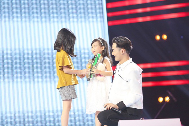 Giành thí sinh The Voice Kids, Bảo Anh bị Lưu Hương Giang nhắc nhở: Rụng lông mi giả kìa em - Ảnh 13.
