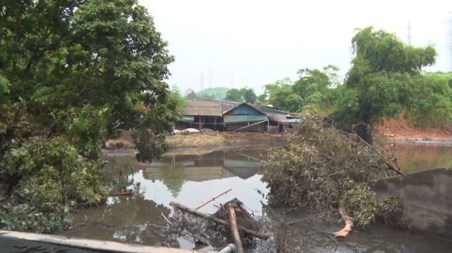 Cảnh tan hoang sau vụ vỡ đập hồ chứa, hàng nghìn mét khối chất thải tràn vào khu dân cư ở Lào Cai - Ảnh 11.