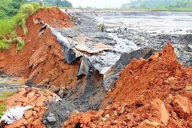 Cảnh tan hoang sau vụ vỡ đập hồ chứa, hàng nghìn mét khối chất thải tràn vào khu dân cư ở Lào Cai - Ảnh 3.