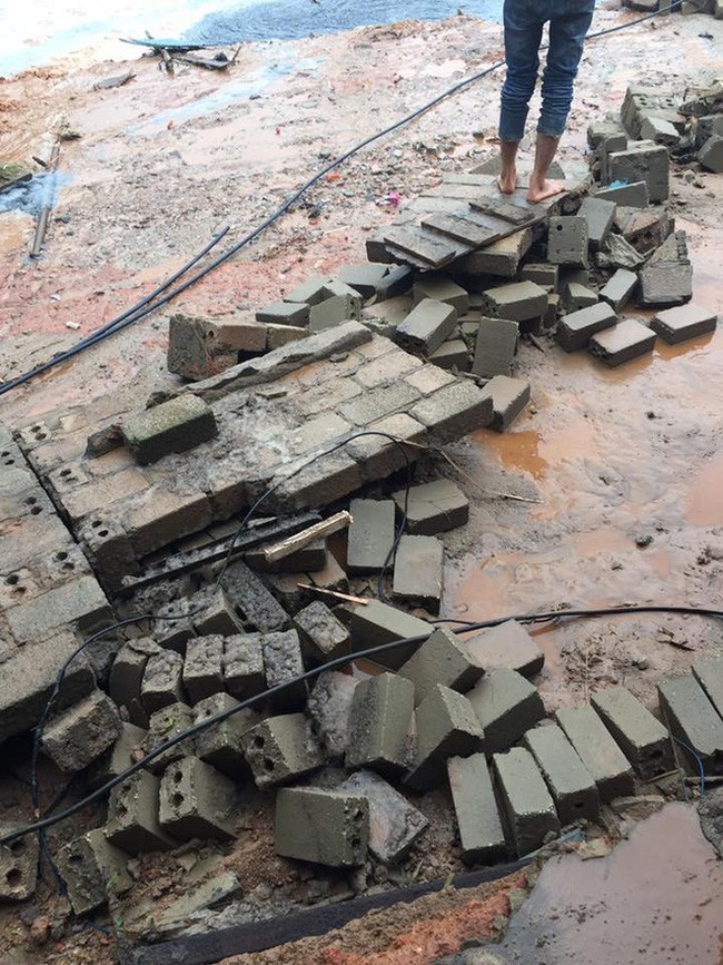 Cảnh tan hoang sau vụ vỡ đập hồ chứa, hàng nghìn mét khối chất thải tràn vào khu dân cư ở Lào Cai - Ảnh 8.