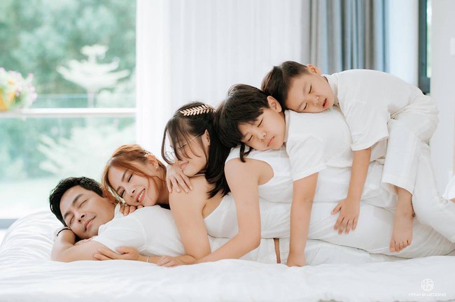 Soi nhất cử nhất động của sao Việt (9/9) - Ảnh 1.