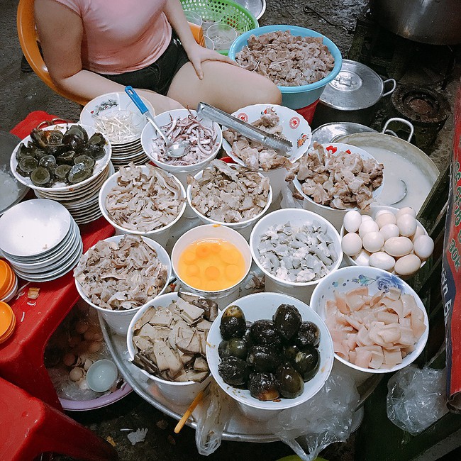 5 quán ăn khuya chất lượng phù hợp cho ngày Sài Gòn mát mẻ, dễ đói đêm - Ảnh 1.