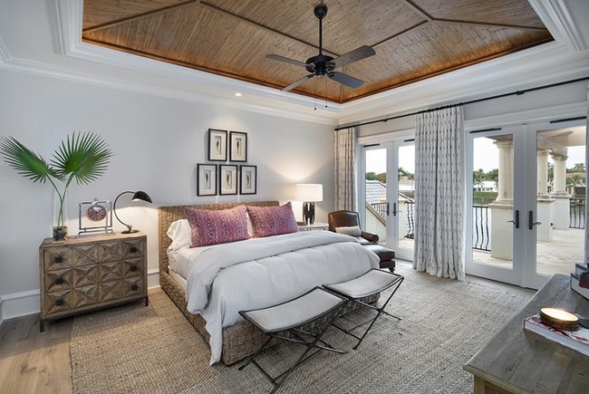 Phòng ngủ ấm cúng vào mùa đông, mát mẻ khi vào hè với trần nhà bằng gỗ tự nhiên - Ảnh 3.