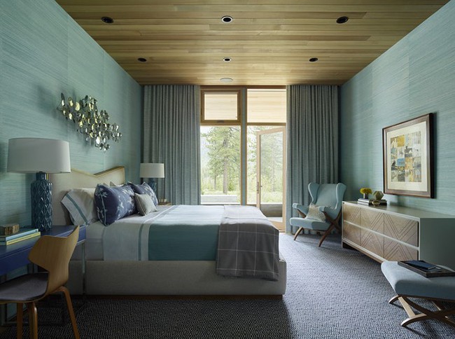 Phòng ngủ ấm cúng vào mùa đông, mát mẻ khi vào hè với trần nhà bằng gỗ tự nhiên - Ảnh 9.