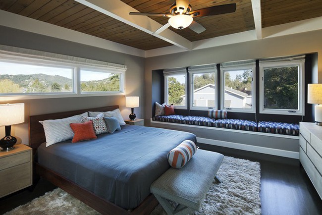 Phòng ngủ ấm cúng vào mùa đông, mát mẻ khi vào hè với trần nhà bằng gỗ tự nhiên - Ảnh 18.