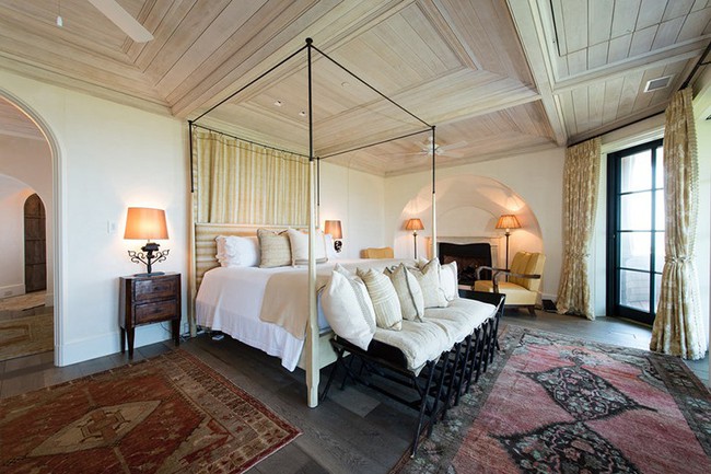 Phòng ngủ ấm cúng vào mùa đông, mát mẻ khi vào hè với trần nhà bằng gỗ tự nhiên - Ảnh 19.