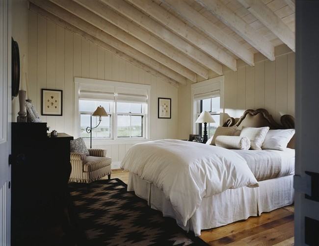 Phòng ngủ ấm cúng vào mùa đông, mát mẻ khi vào hè với trần nhà bằng gỗ tự nhiên - Ảnh 22.