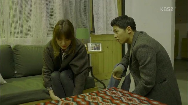 Cảnh Song Hye Kyo say xỉn trong Encounter gợi nhớ bác sĩ Kang của Hậu duệ mặt trời - Ảnh 6. Cảnh Song Hye Kyo say xỉn trong Encounter gợi nhớ bác sĩ Kang của Hậu duệ mặt trời - Ảnh 6.
