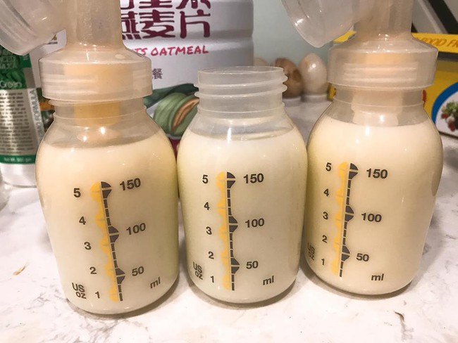 Từ sữa vắt ra chỉ đủ tráng bình, MC Hồng Nhung quyết tâm kích sữa, hút được 2,5 lít sữa đặc sánh mỗi ngày - Ảnh 1.