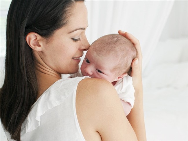 Lí giải của các nhà khoa học vì sao bé sơ sinh lại có mùi thơm quyến rũ mẹ nào cũng muốn hít hà mãi - Ảnh 1.
