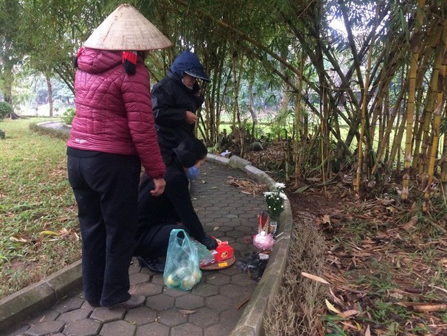 Thực hư thông tin bắt 2 nam thợ xây liên quan đến cái chết của cô gái trong vườn hoa Hà Nội - Ảnh 1.