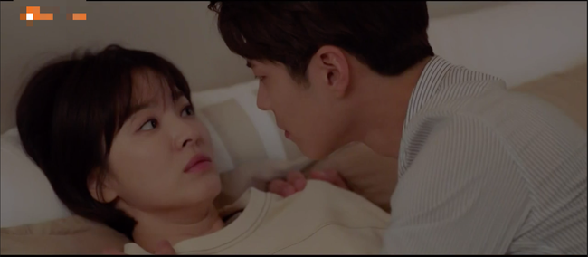 Lần đầu ngủ chung giường với phi công trẻ, Song Hye Kyo đã biểu cảm thế này - Ảnh 6.