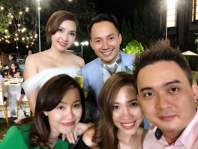 Đây là những khách mời showbiz hiếm hoi trong đám cưới của rapper Tiến Đạt tại Sài Gòn, không có Hari Won - Ảnh 10.
