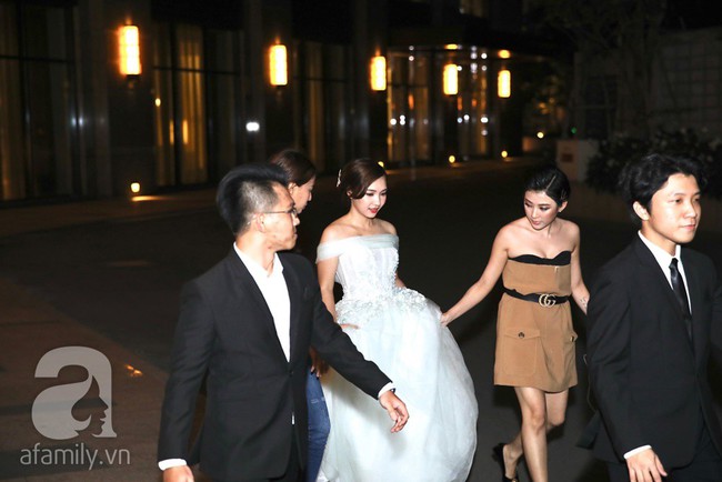 Đây là những khách mời showbiz hiếm hoi trong đám cưới của rapper Tiến Đạt tại Sài Gòn, không có Hari Won - Ảnh 6.